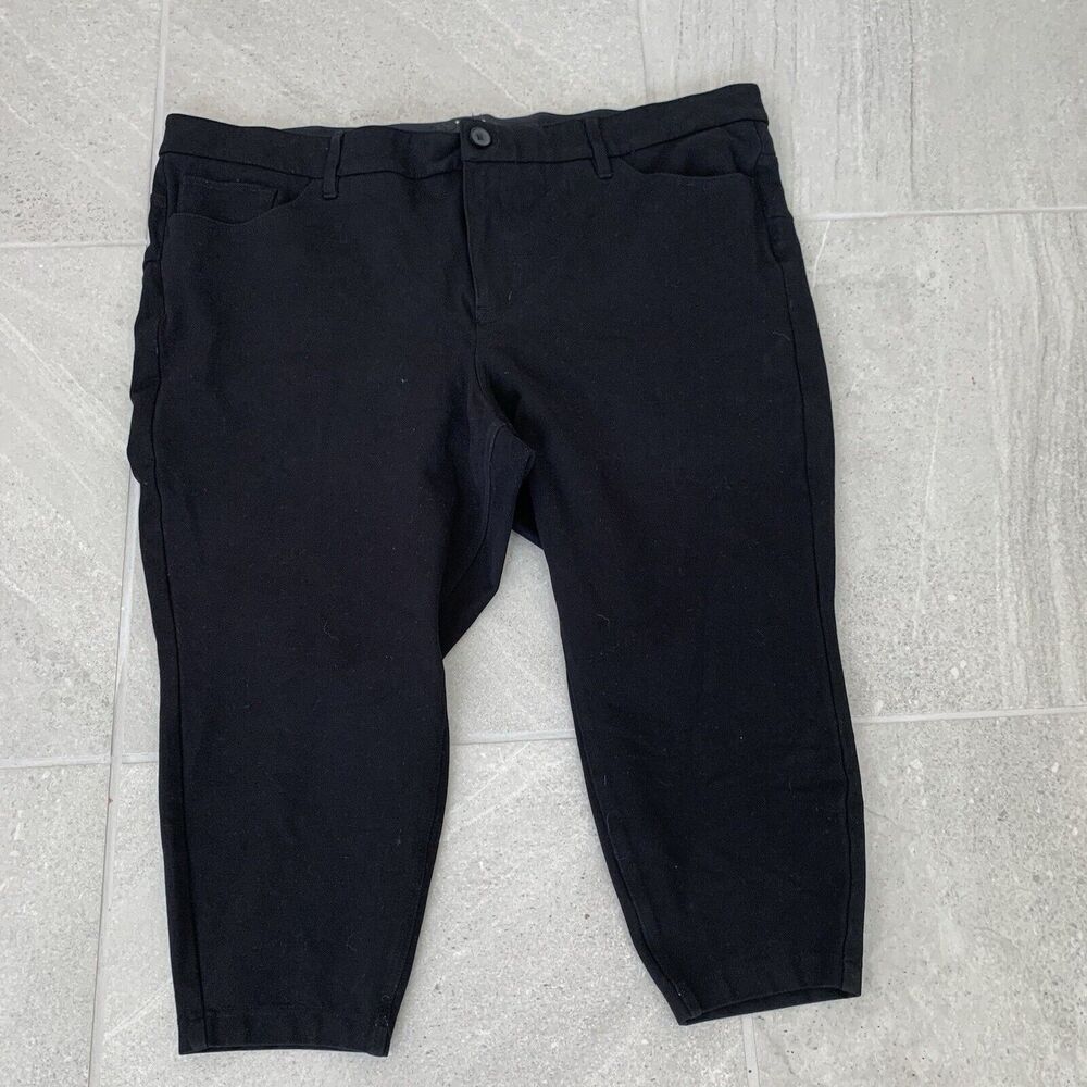 Torrid 24S Black Knee Length Capri Length Pants